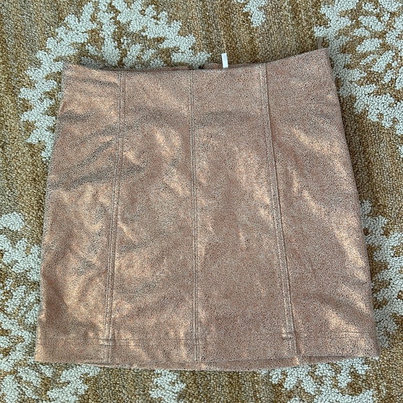 Free People New Modern Femme Metallic Rose Gold Suede Mini Skirt size 4 - Picture 4 of 7